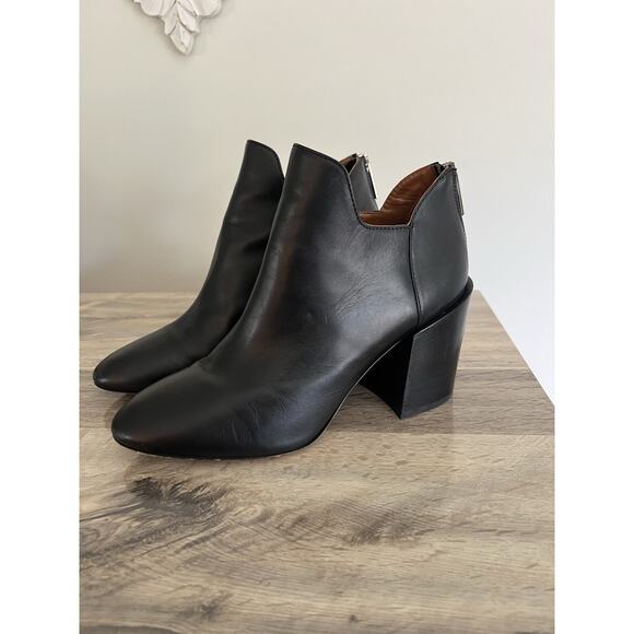 Aquatalia Black Leather Zip Up Ankle Booties Boots Block Heel Size 9 - Picture 1 of 12